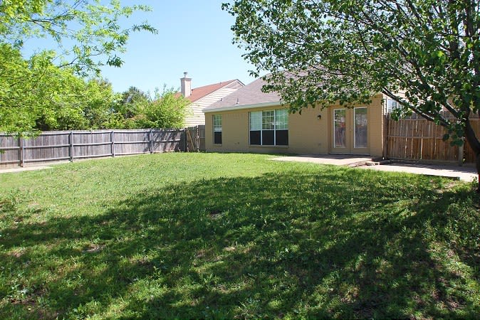 501 Kalmia Dr photo 3