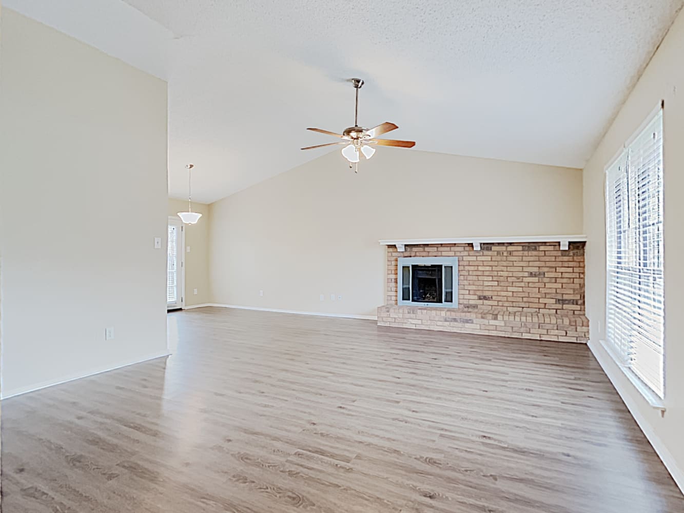 503 Thorn Wood Dr photo 3