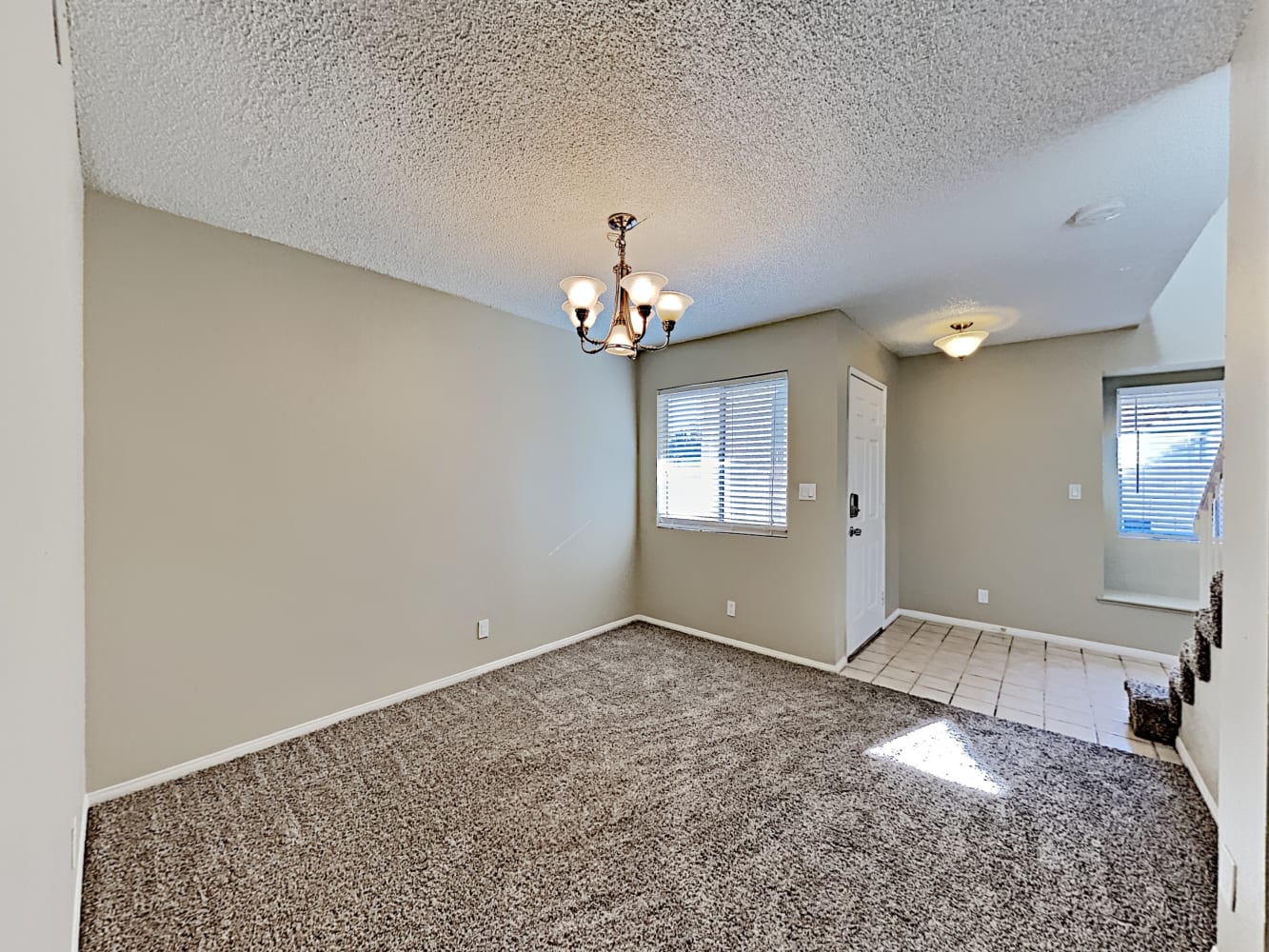 1740 La Cruz Dr photo 4