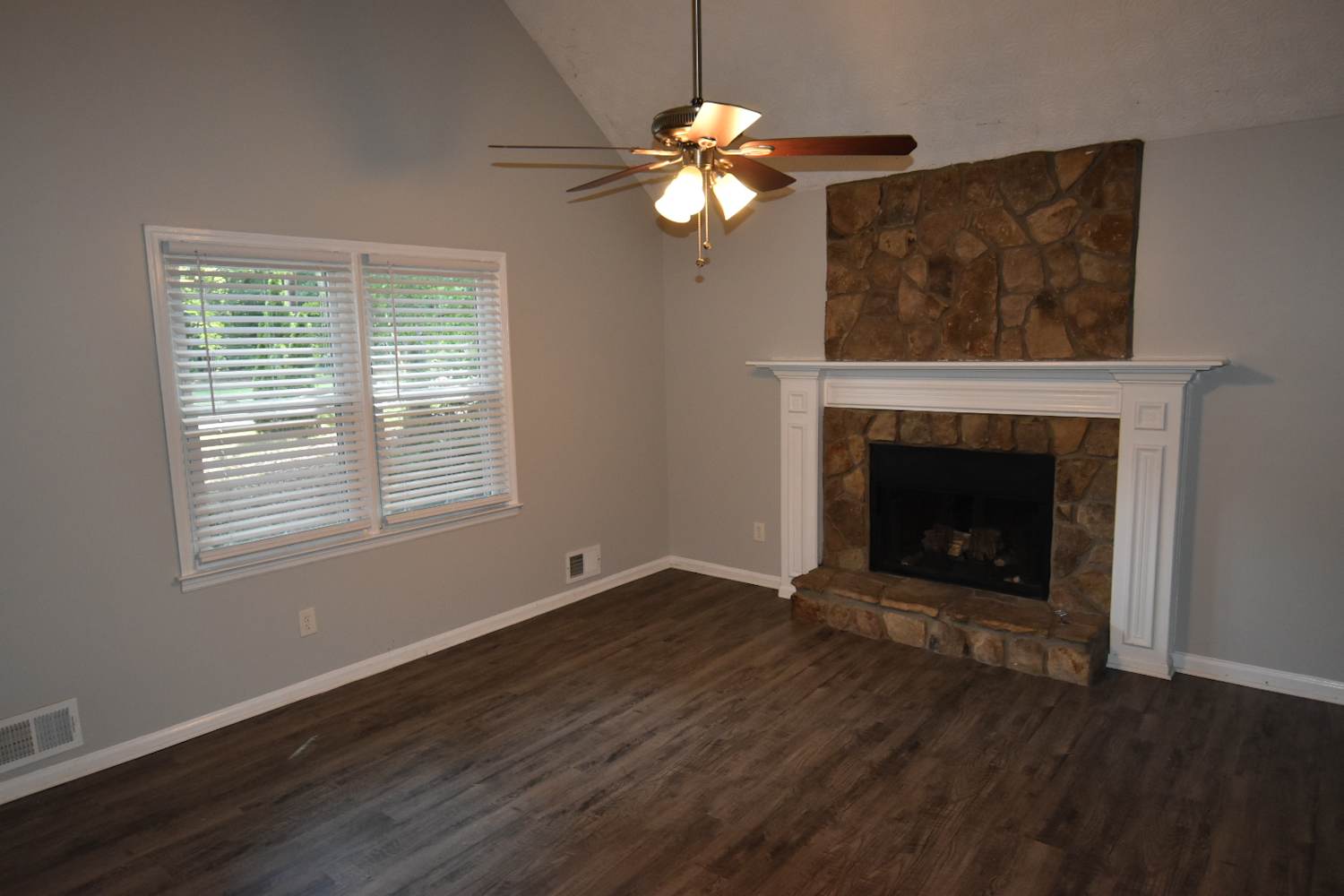 510 Cove Rd photo 2