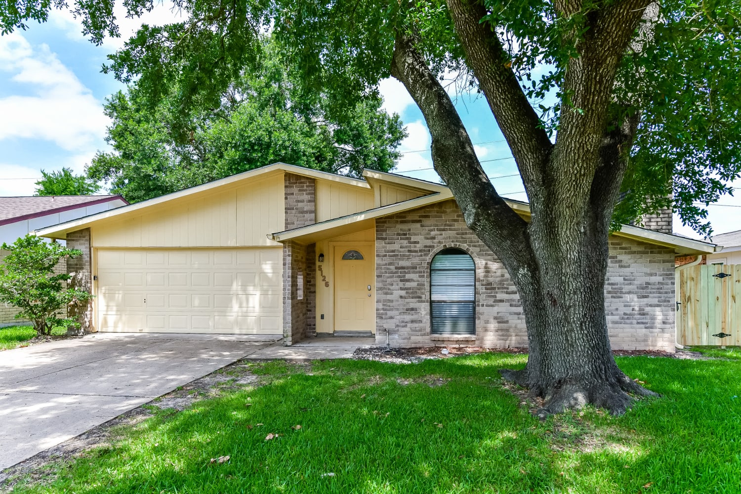 5126 Girnigoe Dr photo 3