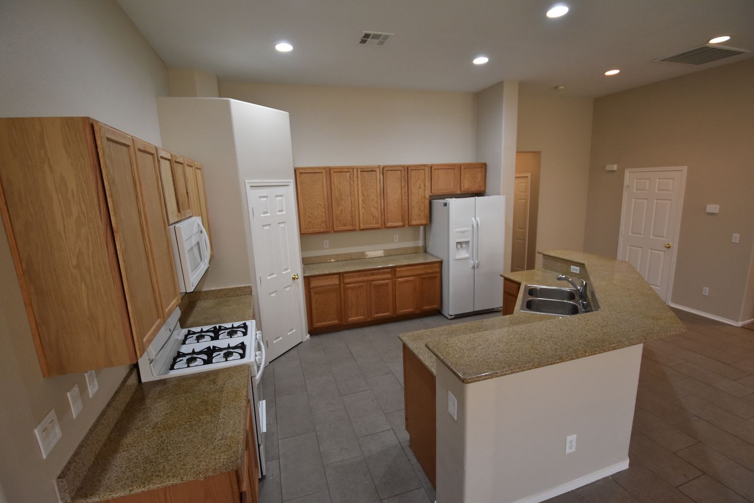920 Kevin Baker Ave photo 4