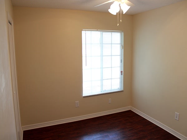 512 Harvard Pl photo 5