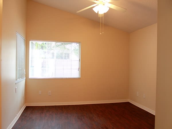 512 Harvard Pl photo 4