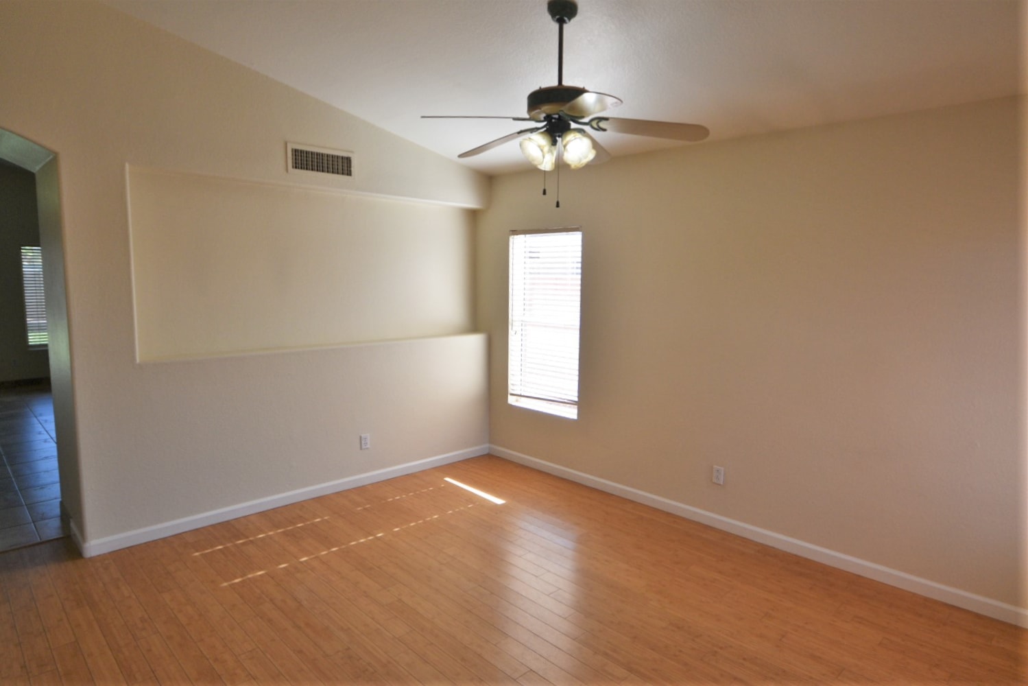 10886 W Loma Ln photo 4