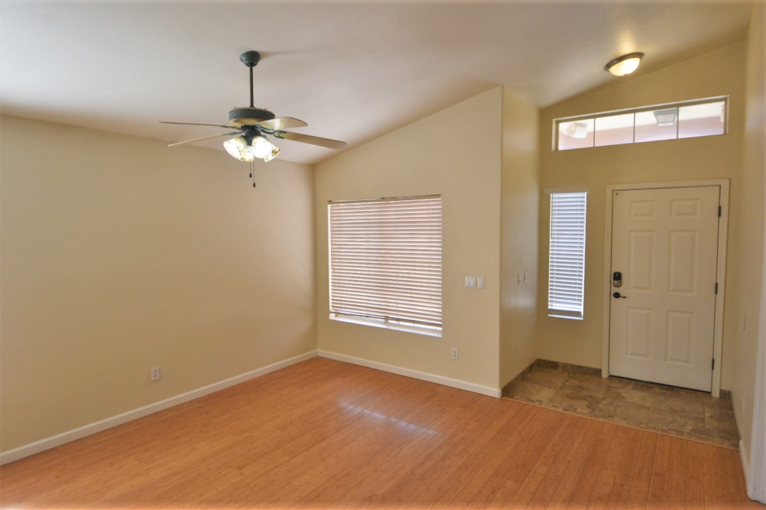 10886 W Loma Ln photo 3