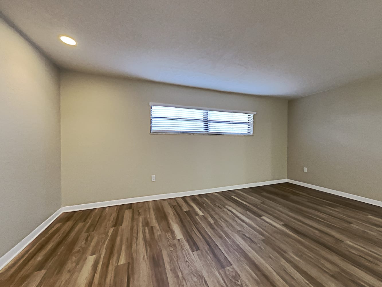 513 Applewood Ave photo 3