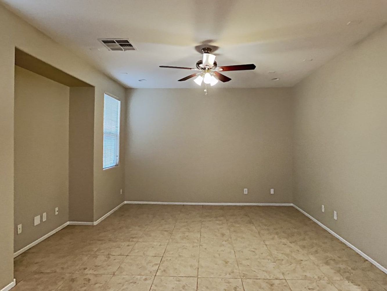 10548 Danielson Ave photo 4