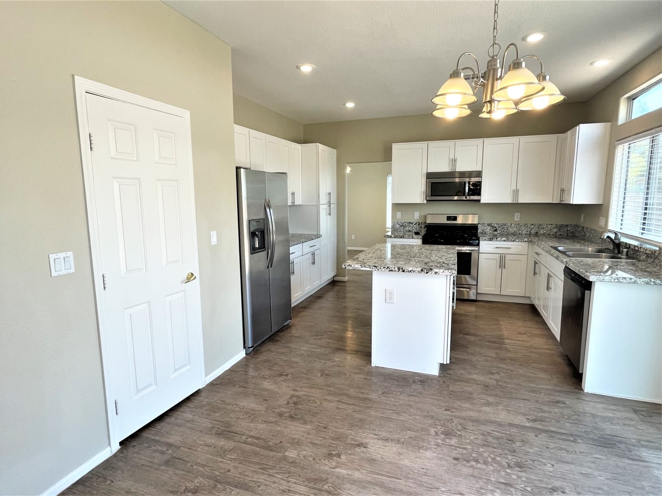 1512 Auburn Valley Ave photo 3