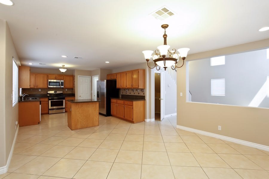 5910 Red Dawn St photo 4