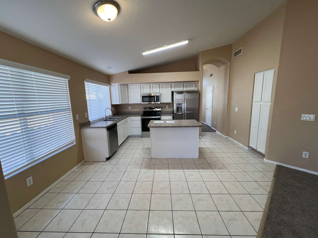 9832 E Olla Ave Mesa, AZ 85212 photo 3
