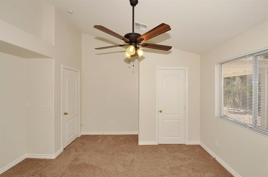 694 Mineral Hill Ln photo 4