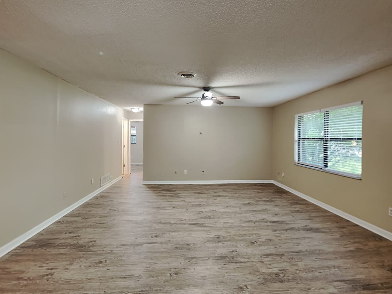 5206 Tangerine Ave photo 4