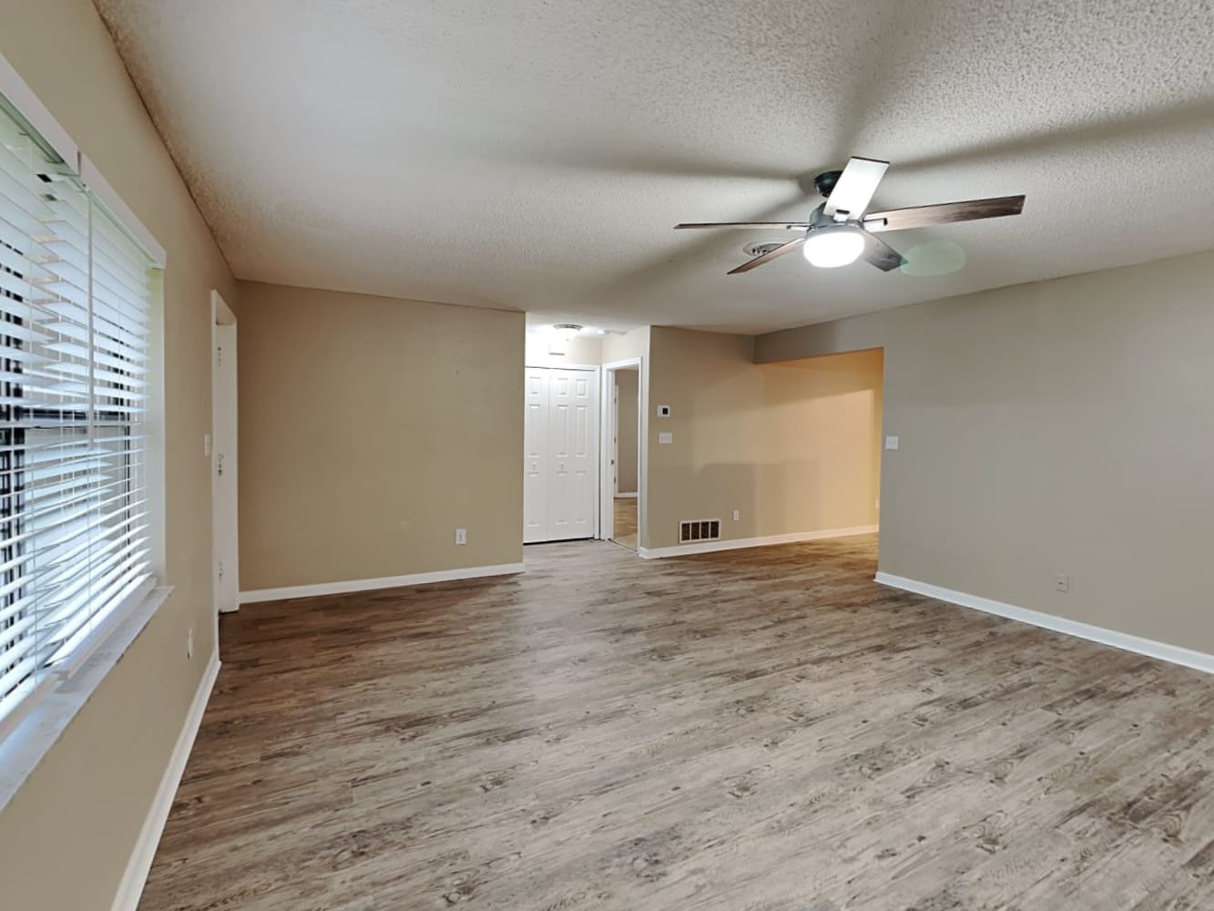 5206 Tangerine Ave photo 3