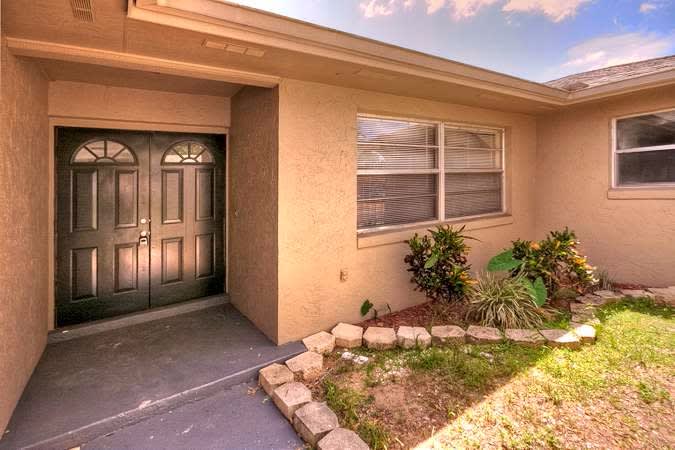 520 Mahogany Dr photo 2