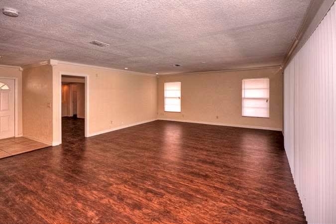 520 Mahogany Dr photo 5
