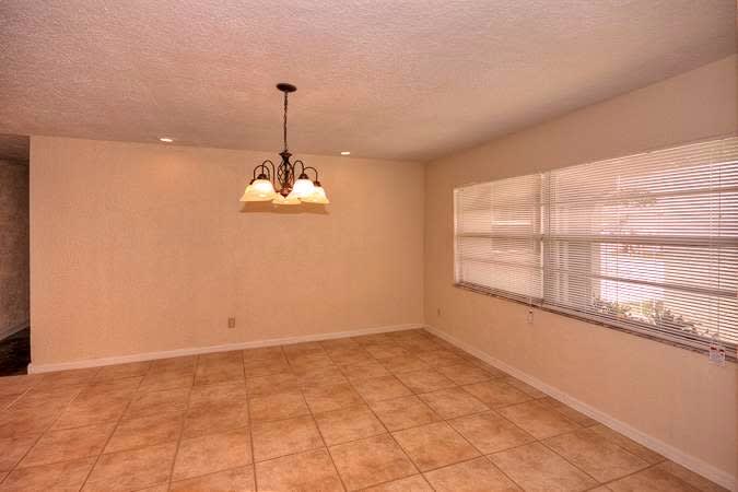 520 Mahogany Dr photo 4