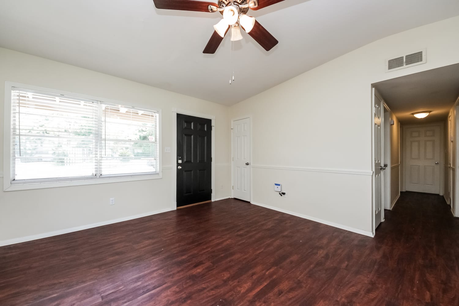 521 Iris Rd photo 3