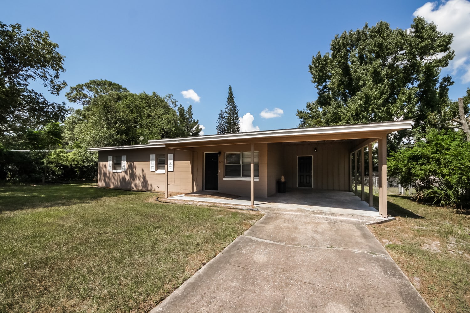 521 Iris Rd photo 2