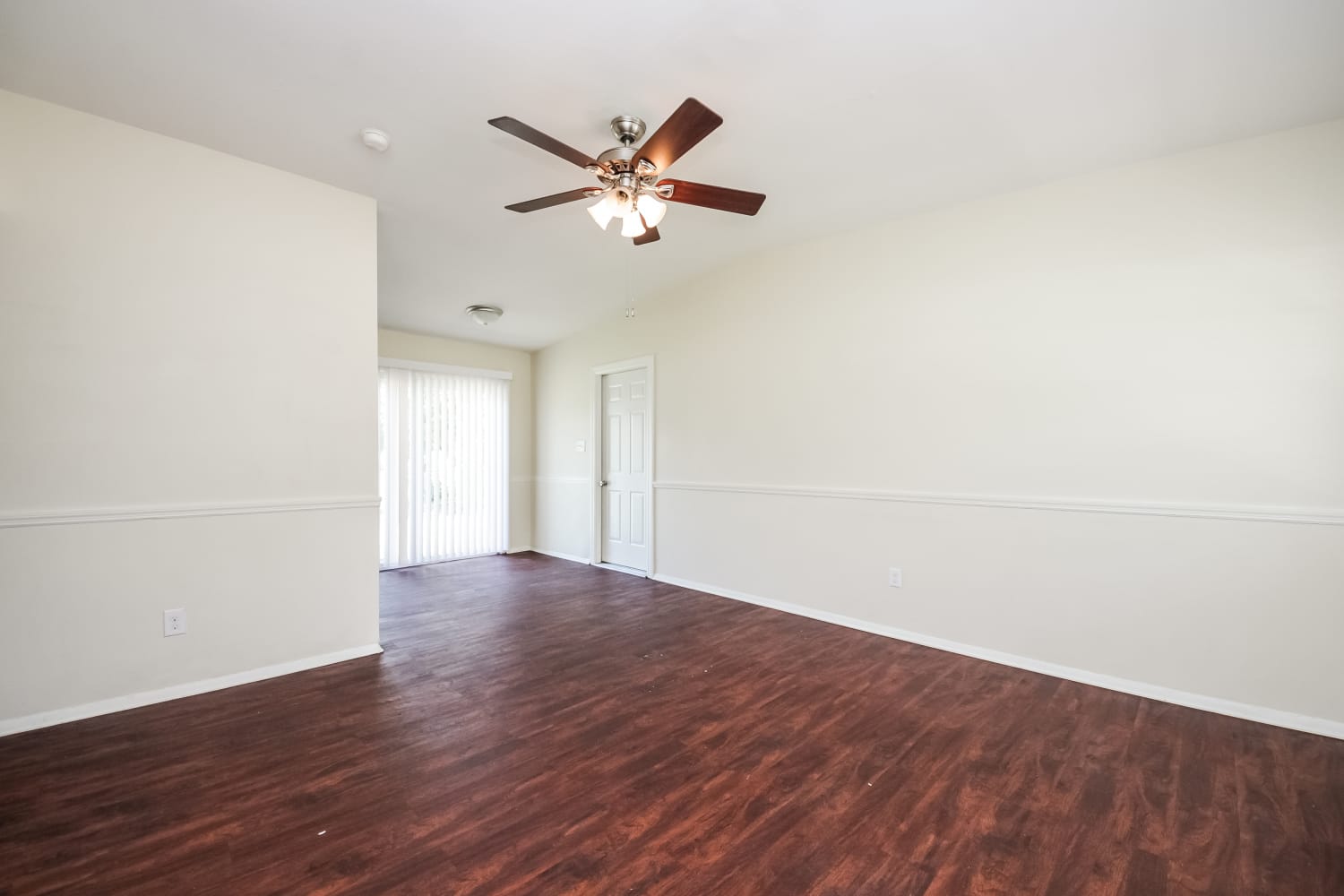 521 Iris Rd photo 5