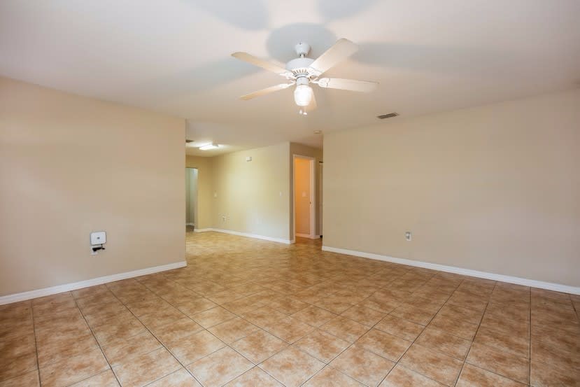 5443 Bryant Ave photo 4