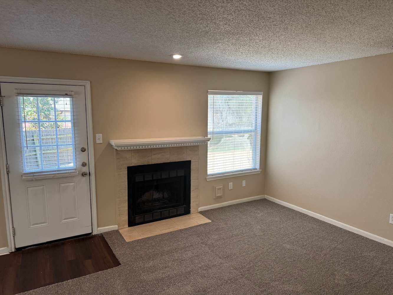 553 Mercer St photo 2