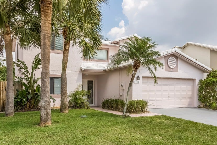 5756 Strawberry Lakes Cir photo 2
