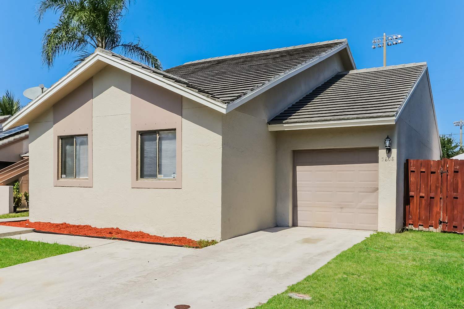 5808 Strawberry Lakes Cir photo 4