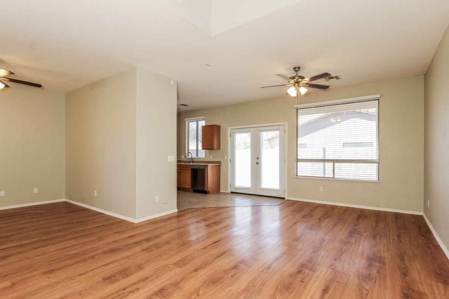 810 E Nardini St photo 3