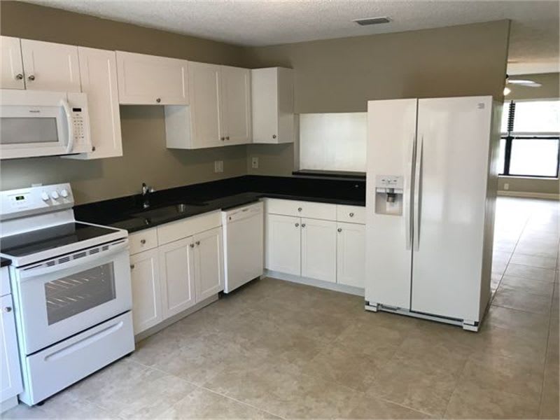 5994 Ithaca Cir W photo 4