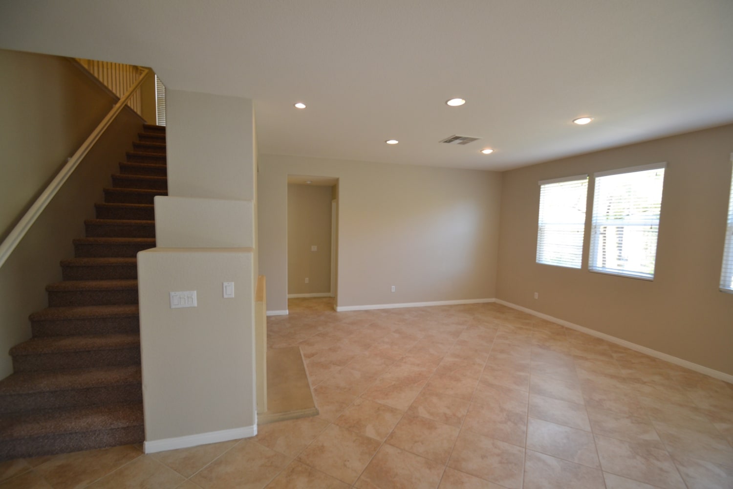 28016 Linda Ln photo 4