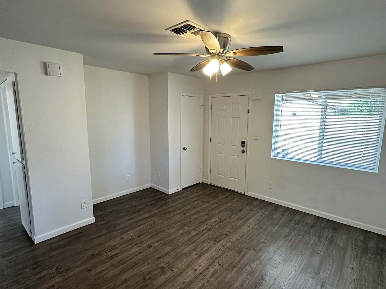 1631 W Helena Drive photo 2