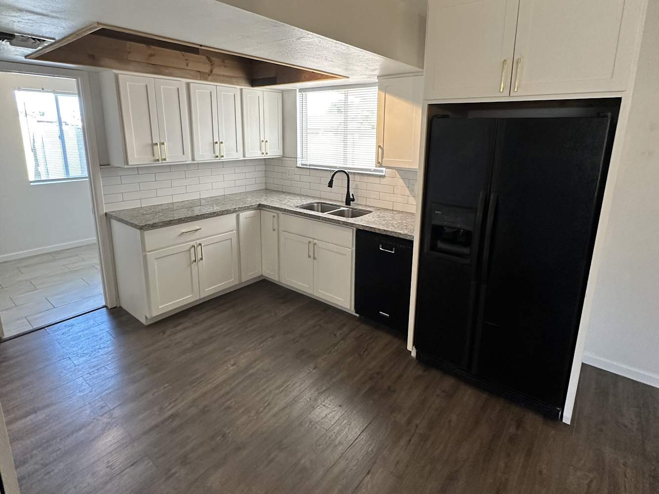 1631 W Helena Drive photo 4