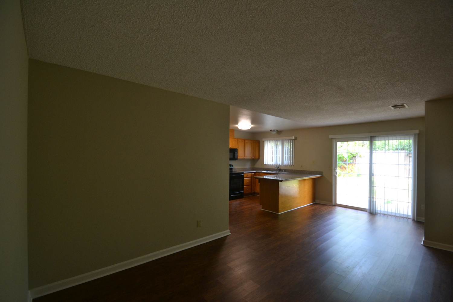 1104 Jeanne Ct photo 3