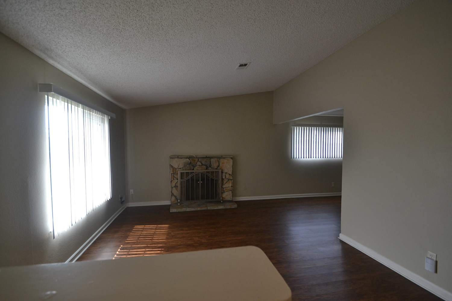 1104 Jeanne Ct photo 2