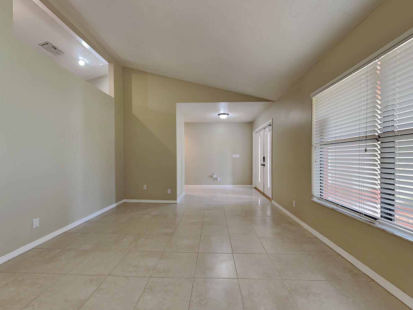 13325 Kingsbury Dr photo 3