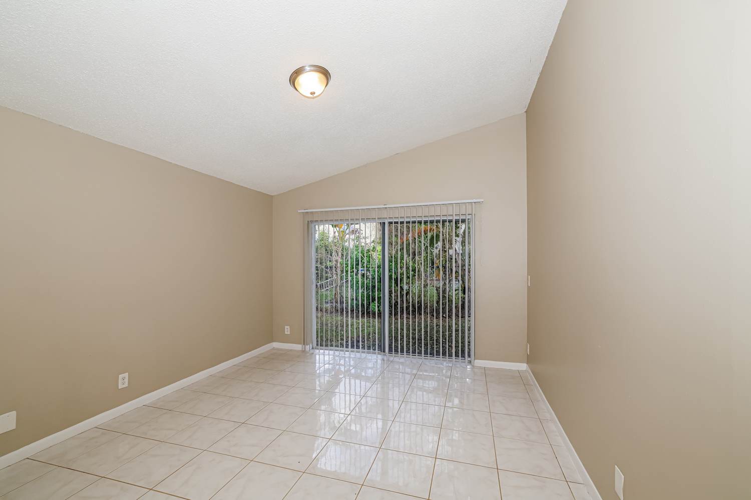 4811 Concordia Ln photo 5