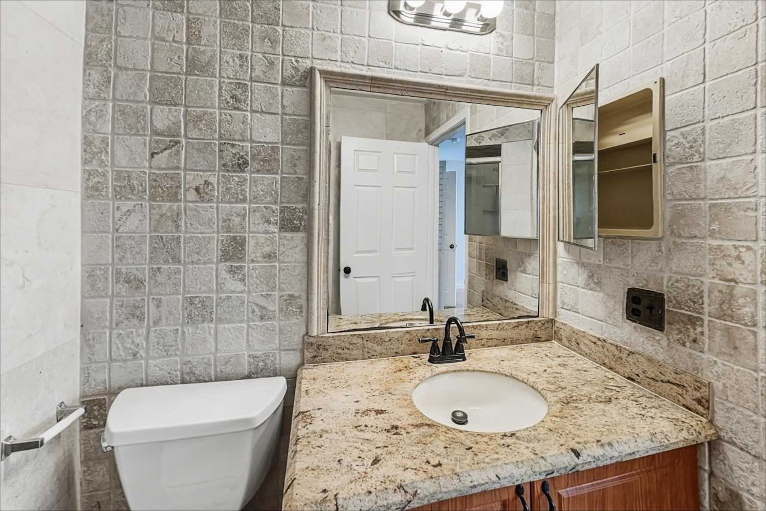 5818 Northpointe Ln photo 4