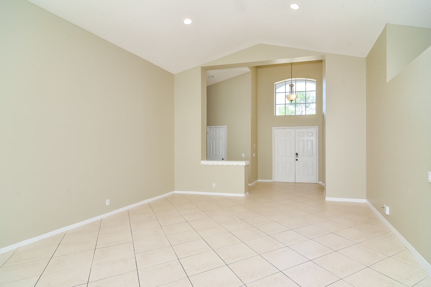 156 Cameron Dr photo 2