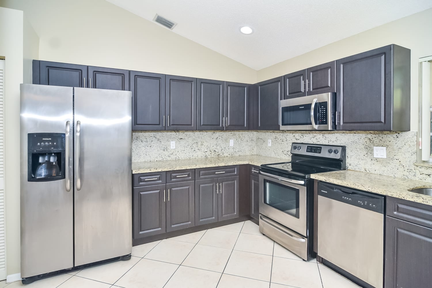 156 Cameron Dr photo 5