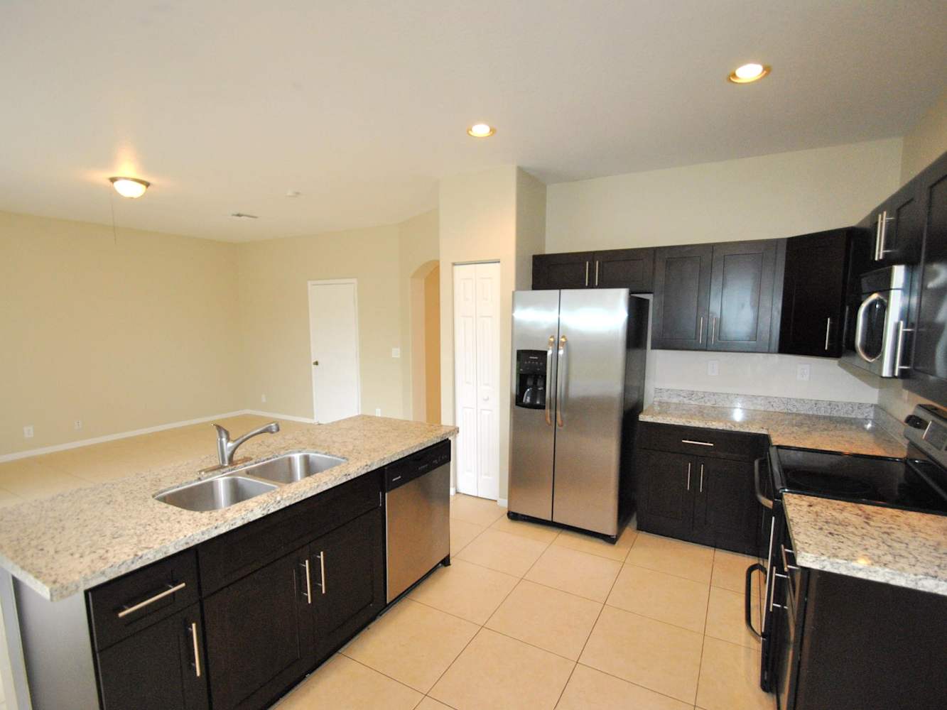 4521 Lake Lucerne Cir photo 3