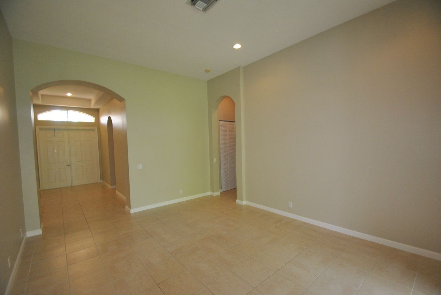 6880 Houlton Cir photo 2
