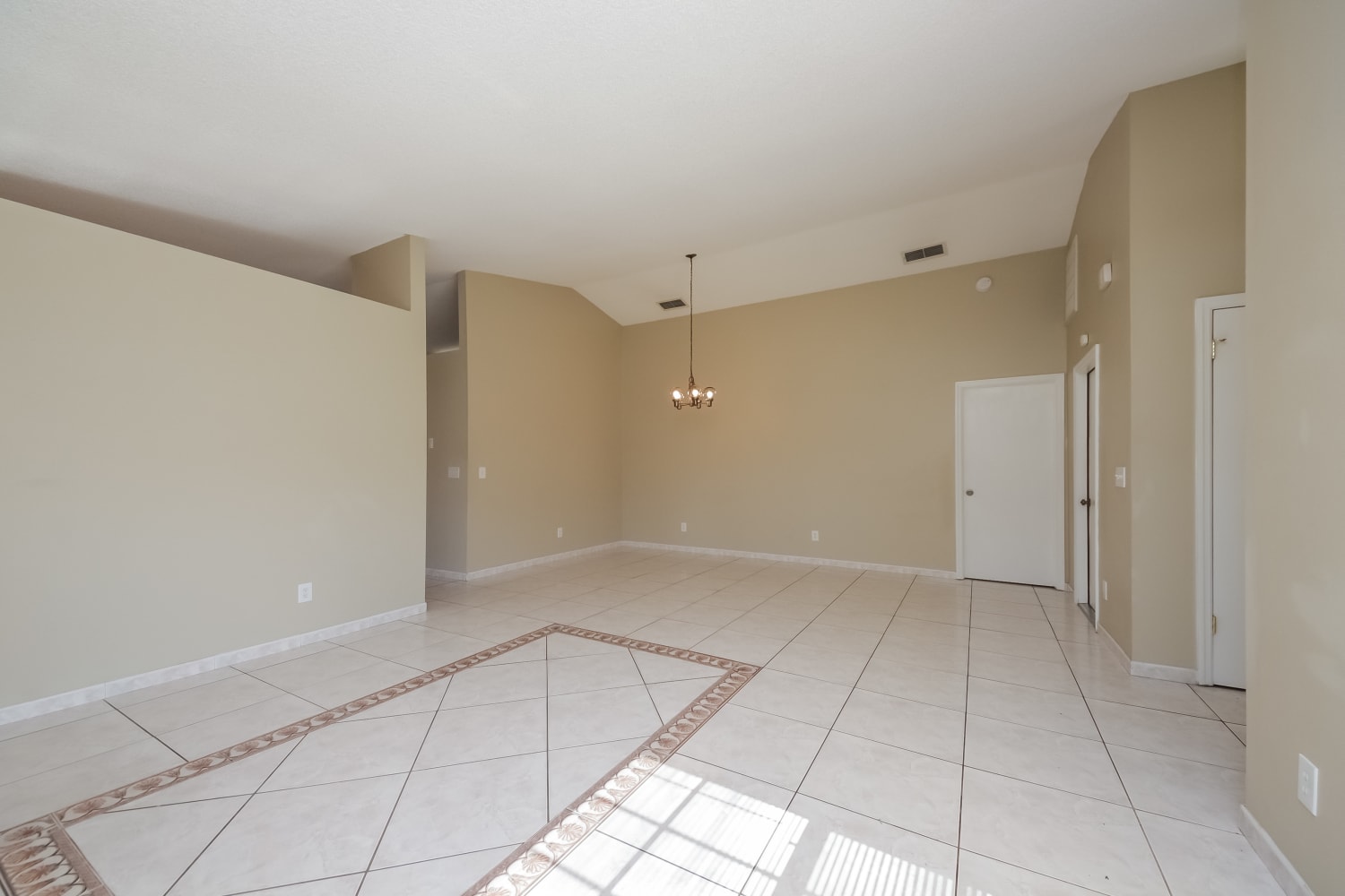 1422 Coldwater Ct photo 4