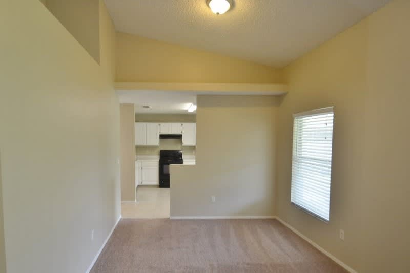 435 Country Wood Cir photo 4