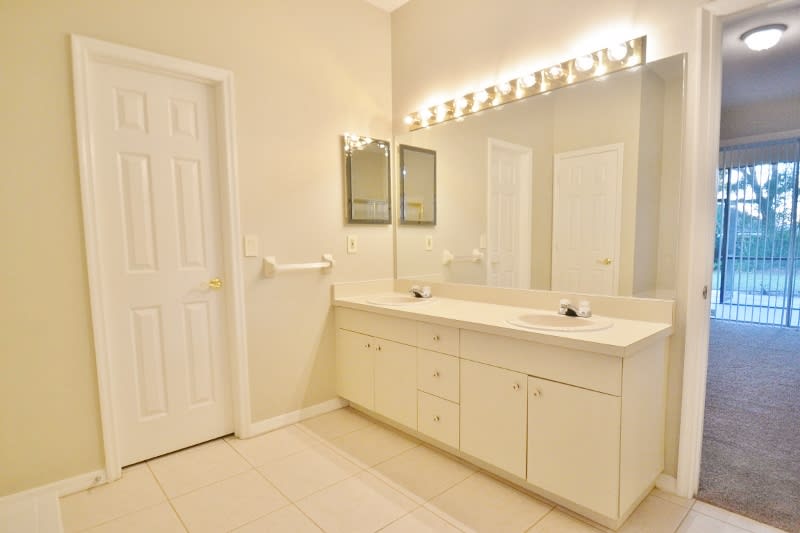 3942 Appletree Dr photo 4