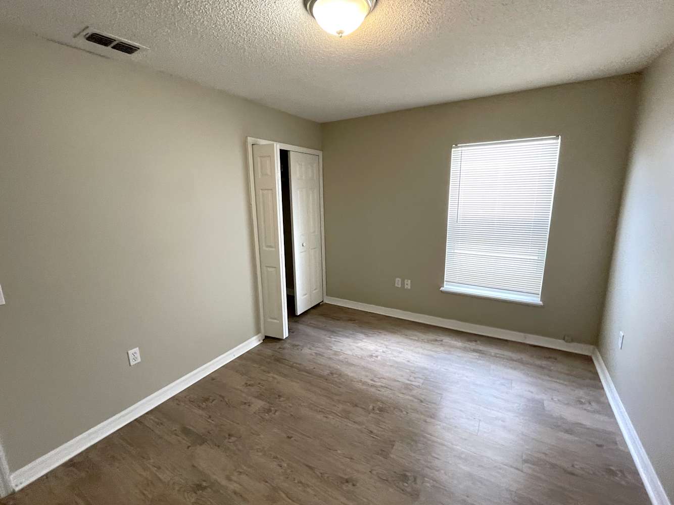 24836 Hyde Park Blvd photo 4