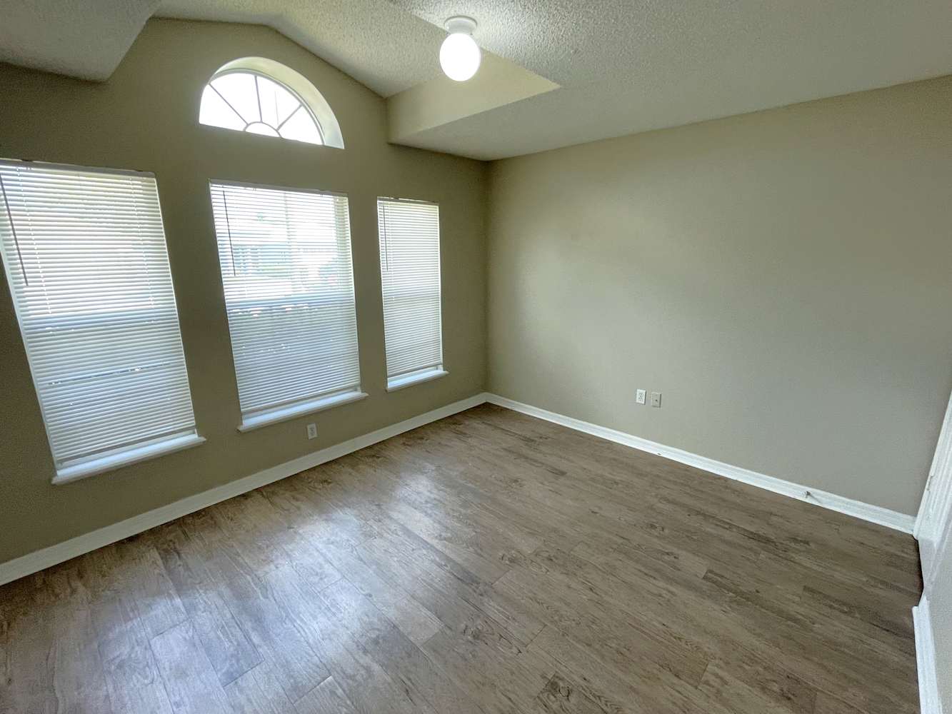 24836 Hyde Park Blvd photo 3