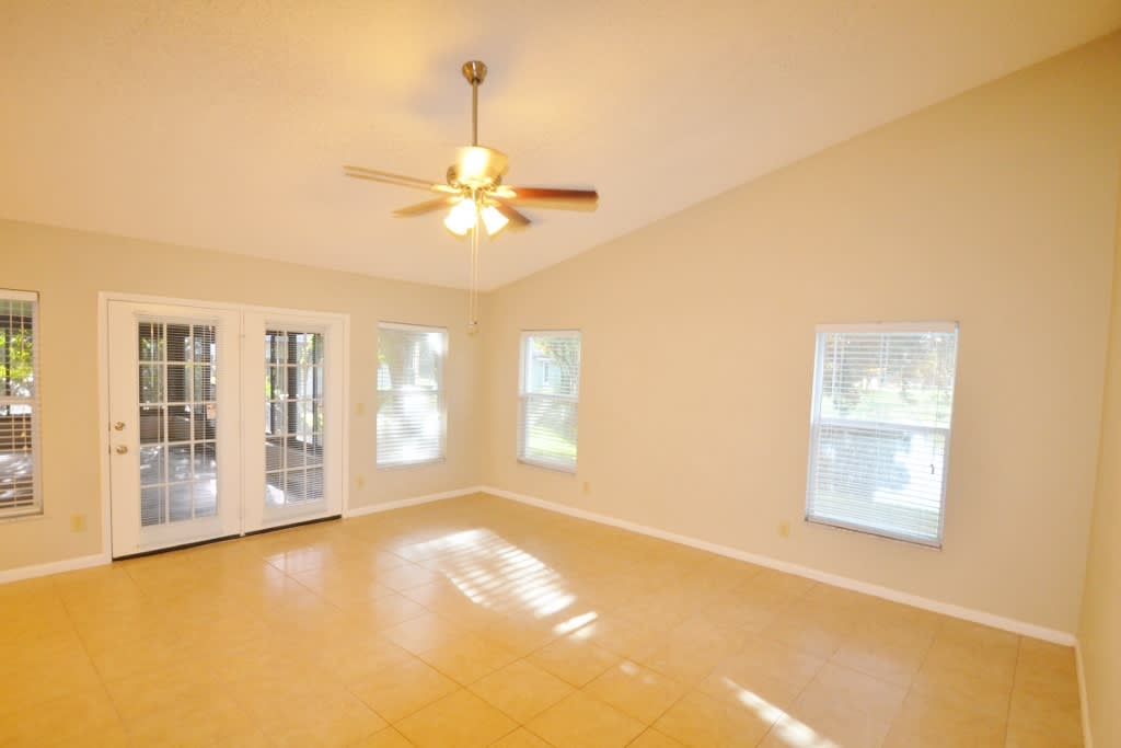 10323 Ashley Oaks Dr photo 2
