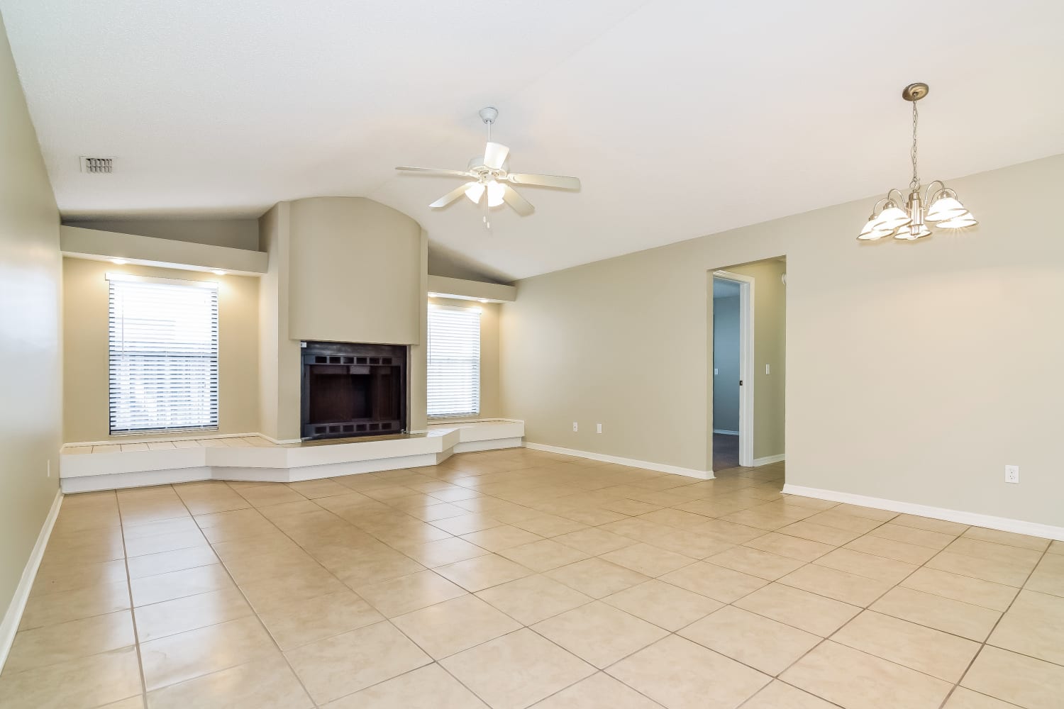 2537 Arborwood Dr photo 4