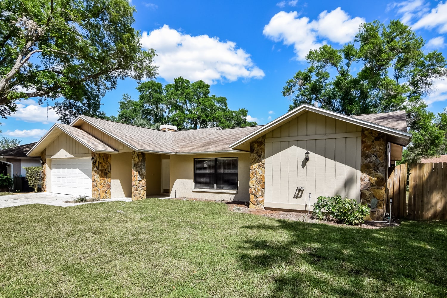 2537 Arborwood Dr photo 2